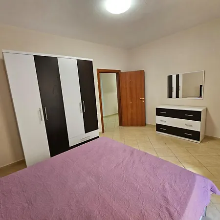 Apartment דירה *